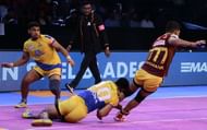 Amit Hooda executes an ankle hold on Rishank Devadiga.